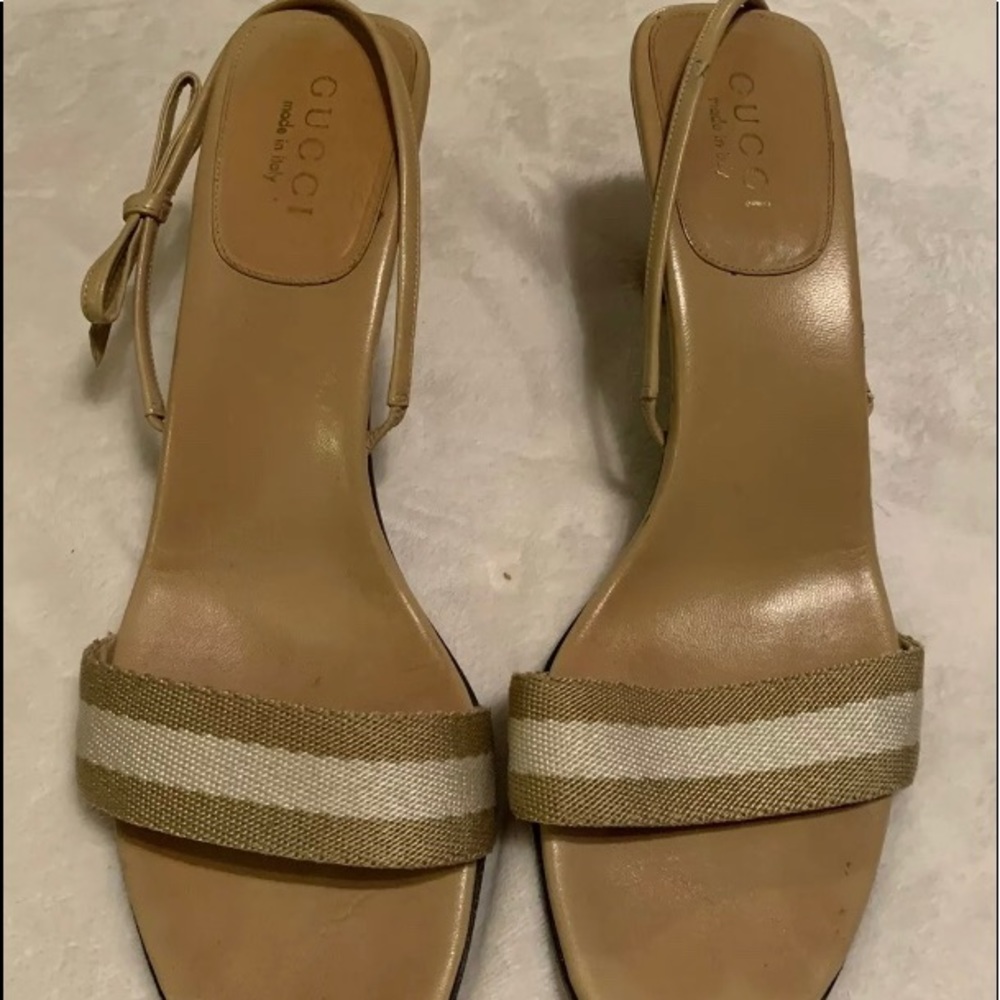 Vintage Gucci, Beige Kitten Heels.